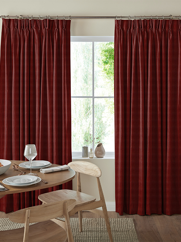 Cassandra Crimson Curtain Cassandra Crimson Curtain