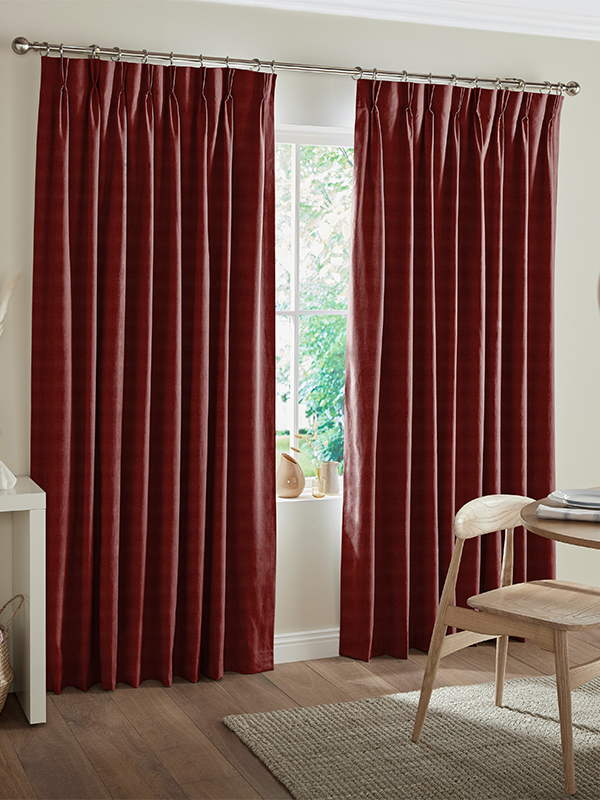 Cassandra Crimson Curtain Cassandra Crimson Curtain
