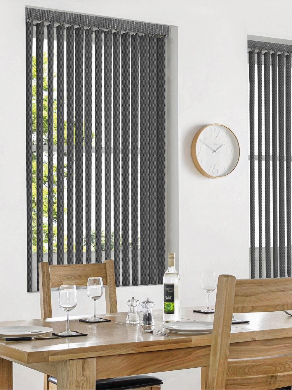 Astin 5%  Noir Vertical Blind